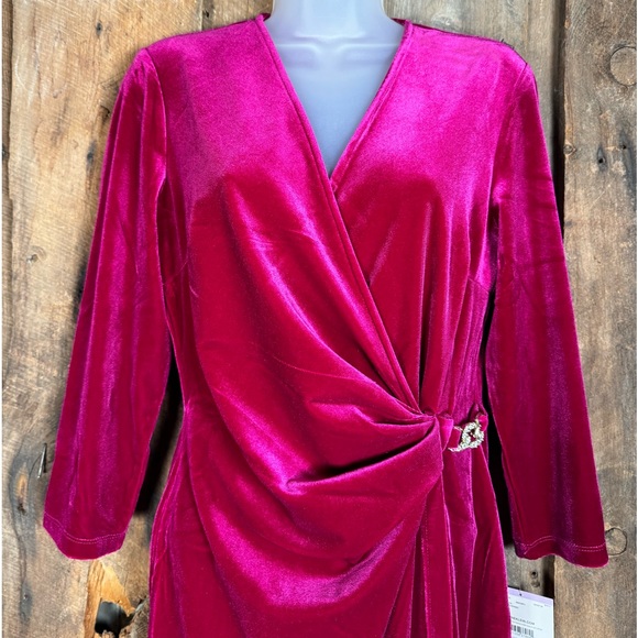 Anne Klein NWT Magenta Velvet Wrap Dress - Size 6 - Picture 3 of 11